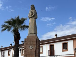 Escultura monumental de Santa Rafaela María Porras y Ayllón en la plaza de Pedro Abad, Córdoba, pueblo donde nació en 1850