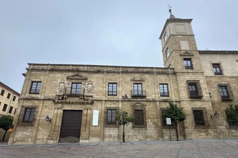 Fachada del centro de información y venta de entradas para la Mezquita-Catedral.