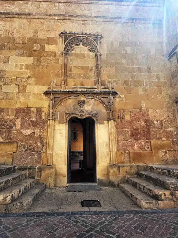 Postigo de la Leche en la esquina noroeste de la Mezquita de Córdoba, portada gótica tardía de Hernán Ruiz I
