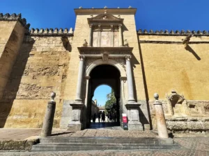 Puerta de Santa Catalina en la fachada este de la Mezquita-Catedral de Córdoba, obra renacentista de Hernán Ruiz II