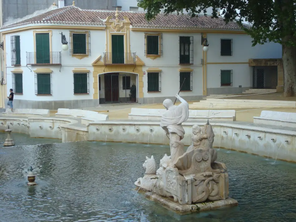 Fuente del Rey de Priego de Córdoba, con sus esculturas y sus caños de agua